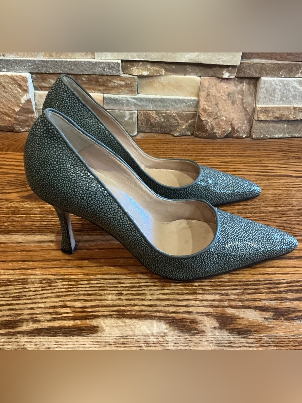 Manolo Blahnik Silver Stingray-Texture Pointed Toe Pumps - Picture 4 of 10